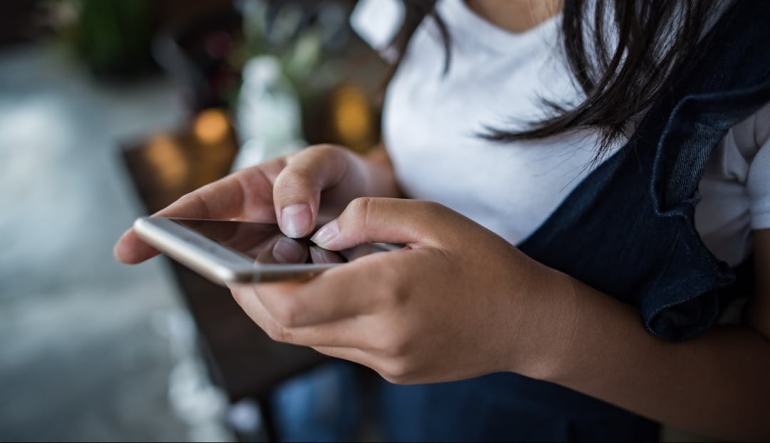 Cómo los Chatbots con IA Transforman la Atención al Cliente en Redes Sociales